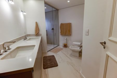 Apartamento à venda com 237m², 3 quartos e 3 vagas Apartamento à venda com 237m², 3 quartos e 3 vagasBanheiro da Suíte 3