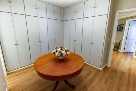 Apartamento à venda com 237m², 3 quartos e 3 vagas Apartamento à venda com 237m², 3 quartos e 3 vagasCloset da suíte 3
