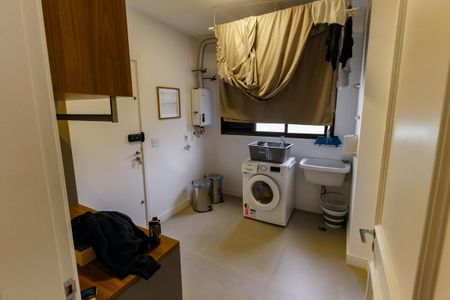 Apartamento à venda com 237m², 3 quartos e 3 vagas Apartamento à venda com 237m², 3 quartos e 3 vagasÁrea de Serviço