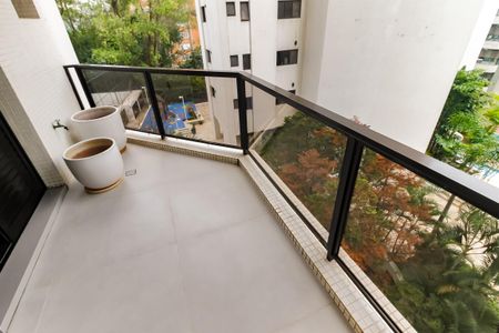 Apartamento à venda com 237m², 3 quartos e 3 vagas Apartamento à venda com 237m², 3 quartos e 3 vagasVaranda - Suíte 1