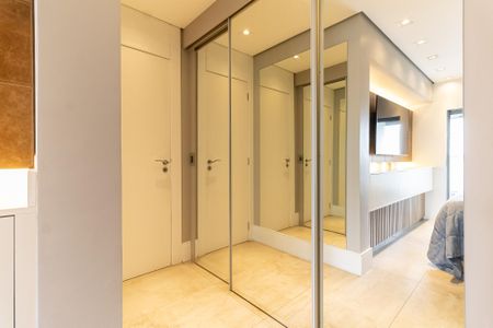 Apartamento à venda com 99m², 2 quartos e 2 vagas Apartamento à venda com 99m², 2 quartos e 2 vagasCloset da Suíte