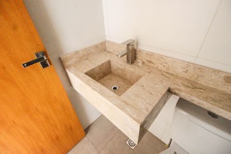 Apartamento à venda com 52m², 2 quartos e sem vaga Apartamento à venda com 52m², 2 quartos e sem vagaBanheiro