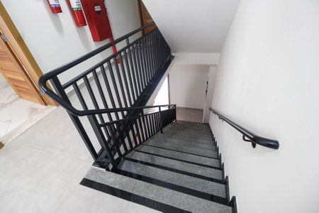 Apartamento à venda com 52m², 2 quartos e sem vaga Apartamento à venda com 52m², 2 quartos e sem vagaEscada