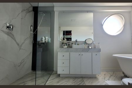 Apartamento à venda com 284m², 5 quartos e 3 vagas Apartamento à venda com 284m², 5 quartos e 3 vagasBanheiro da suíte