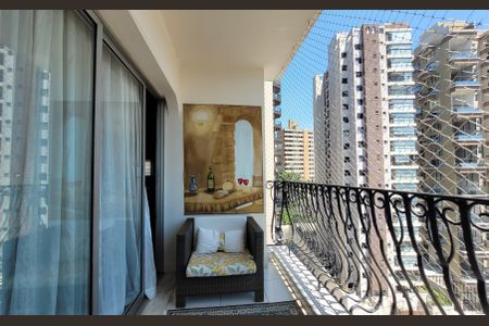 Apartamento à venda com 284m², 5 quartos e 3 vagas Apartamento à venda com 284m², 5 quartos e 3 vagasVaranda