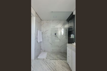 Apartamento à venda com 284m², 5 quartos e 3 vagas Apartamento à venda com 284m², 5 quartos e 3 vagasBanheiro da suíte