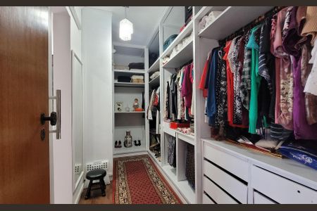 Apartamento à venda com 284m², 5 quartos e 3 vagas Apartamento à venda com 284m², 5 quartos e 3 vagasCloset