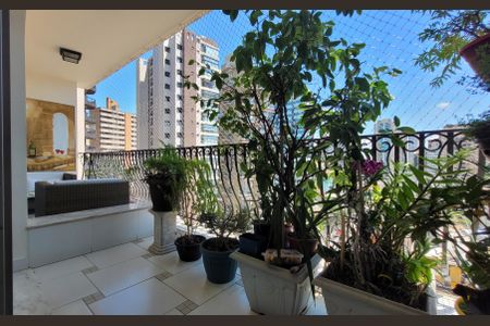 Apartamento à venda com 284m², 5 quartos e 3 vagas Apartamento à venda com 284m², 5 quartos e 3 vagasVaranda