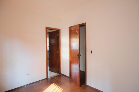 Casa à venda com 180m², 5 quartos e 4 vagasSuíte 2