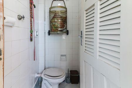 Apartamento à venda com 98m², 4 quartos e sem vaga Apartamento à venda com 98m², 4 quartos e sem vagaBanheiro de serviço