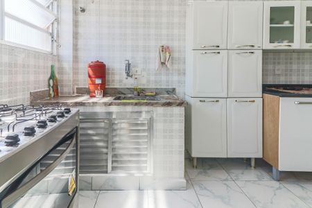 Apartamento à venda com 98m², 4 quartos e sem vaga Apartamento à venda com 98m², 4 quartos e sem vagaCozinha