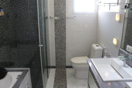 Apartamento à venda com 360m², 3 quartos e 4 vagasBanheiro da Suíte 1