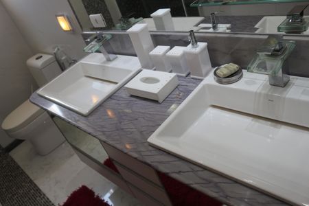 Apartamento à venda com 360m², 3 quartos e 4 vagasBanheiro da Suíte 1