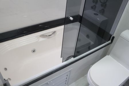 Apartamento à venda com 360m², 3 quartos e 4 vagasBanheiro da Suíte 2