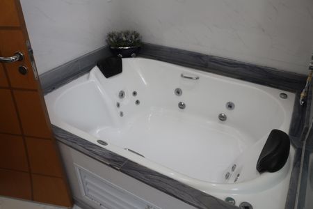 Apartamento à venda com 360m², 3 quartos e 4 vagasBanheiro da Suíte 1