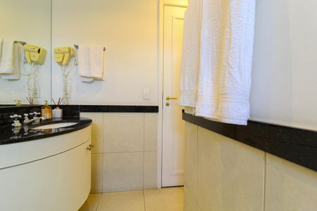 Apartamento à venda com 79m², 3 quartos e 2 vagas Apartamento à venda com 79m², 3 quartos e 2 vagasBanheiro da Suíte 2