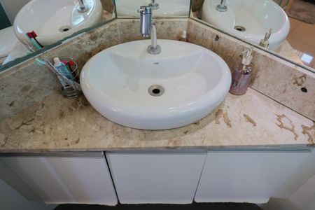 Apartamento à venda com 74m², 3 quartos e 2 vagasBanheiro da Suíte