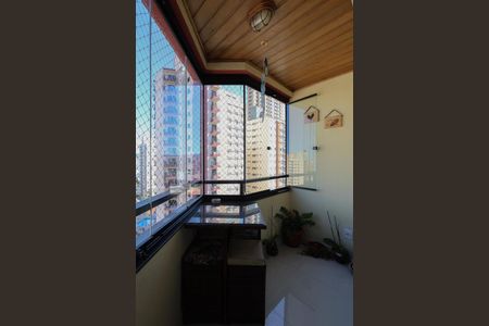 Apartamento à venda com 74m², 3 quartos e 2 vagasVaranda