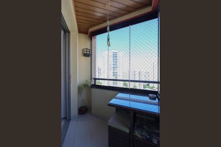 Apartamento à venda com 74m², 3 quartos e 2 vagasVaranda