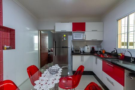 Casa à venda com 230m², 2 quartos e 2 vagasCozinha