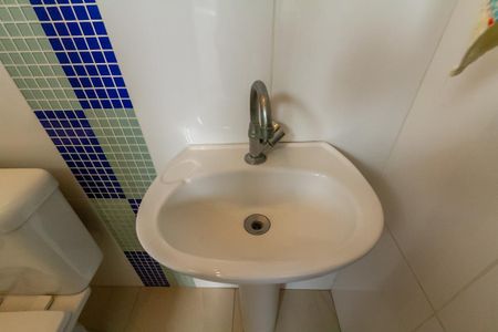 Casa à venda com 230m², 2 quartos e 2 vagasBanheiro de Serviço