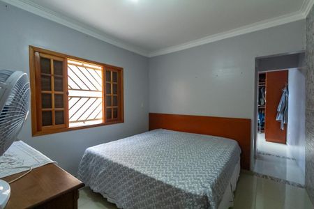 Casa à venda com 230m², 2 quartos e 2 vagasSuíte