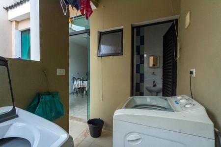 Casa à venda com 230m², 2 quartos e 2 vagasÁrea de Serviço