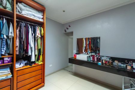 Casa à venda com 230m², 2 quartos e 2 vagasCloset da Suíte