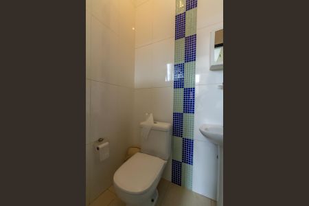 Casa à venda com 230m², 2 quartos e 2 vagasBanheiro de Serviço