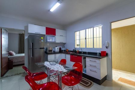 Casa à venda com 230m², 2 quartos e 2 vagasCozinha