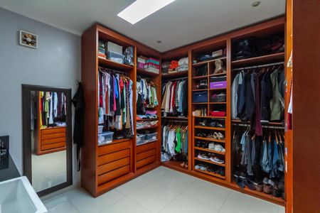 Casa à venda com 230m², 2 quartos e 2 vagasCloset da Suíte