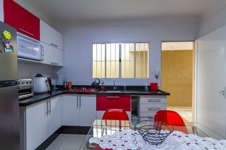Casa à venda com 230m², 2 quartos e 2 vagasCozinha