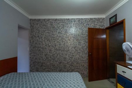 Casa à venda com 230m², 2 quartos e 2 vagasSuíte
