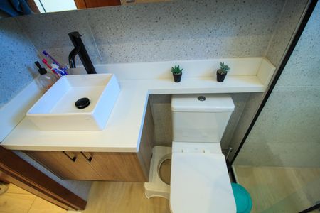 Apartamento à venda com 74m², 2 quartos e 2 vagas Apartamento à venda com 74m², 2 quartos e 2 vagasBanheiro do Quarto 1