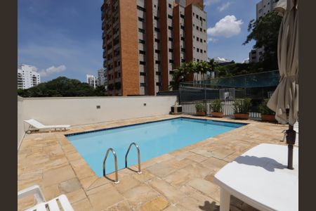 Apartamento à venda com 251m², 3 quartos e 3 vagasÁrea comum - Piscina