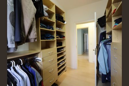 Apartamento à venda com 251m², 3 quartos e 3 vagasCloset da suíte