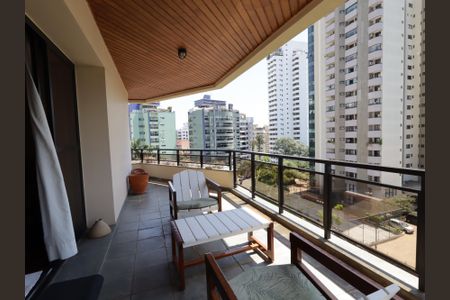 Apartamento à venda com 251m², 3 quartos e 3 vagasVaranda da Sala