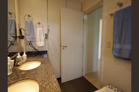 Apartamento à venda com 251m², 3 quartos e 3 vagasBanheiro da Suíte