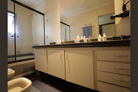 Apartamento à venda com 251m², 3 quartos e 3 vagasBanheiro da Suíte