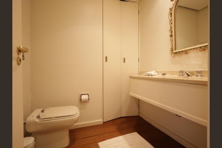 Apartamento à venda com 251m², 3 quartos e 3 vagasLavabo