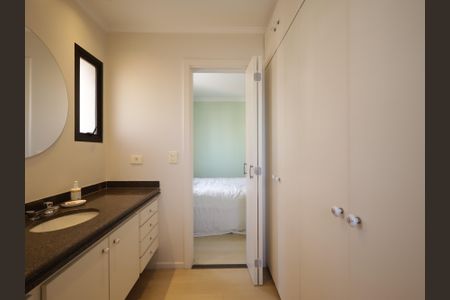 Apartamento à venda com 251m², 3 quartos e 3 vagasBanheiro/ Closet da Suíte 2