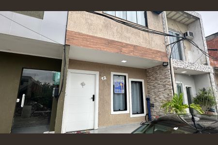 Casa de condomínio à venda com 120m², 2 quartos e 2 vagas Casa de condomínio à venda com 120m², 2 quartos e 2 vagasFachada