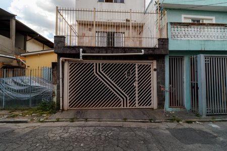 Casa à venda com 150m², 4 quartos e 2 vagas Casa à venda com 150m², 4 quartos e 2 vagasFachada
