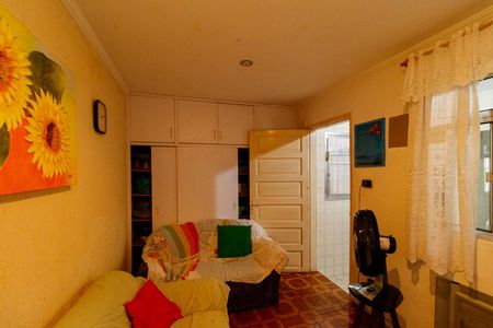 Casa à venda com 150m², 4 quartos e 2 vagas Casa à venda com 150m², 4 quartos e 2 vagasSala