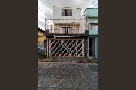 Casa à venda com 150m², 4 quartos e 2 vagas Casa à venda com 150m², 4 quartos e 2 vagasFachada
