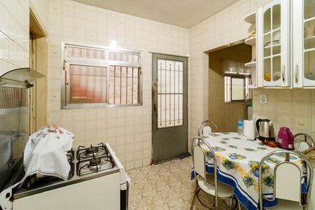 Casa à venda com 150m², 4 quartos e 2 vagas Casa à venda com 150m², 4 quartos e 2 vagasCozinha