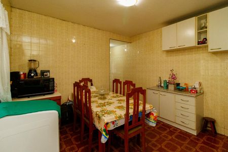 Casa à venda com 150m², 4 quartos e 2 vagas Casa à venda com 150m², 4 quartos e 2 vagasCozinha