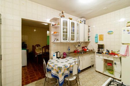 Casa à venda com 150m², 4 quartos e 2 vagas Casa à venda com 150m², 4 quartos e 2 vagasCozinha