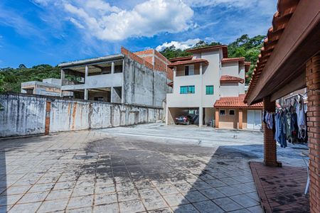 Casa à venda com 545m², 5 quartos e 3 vagas Casa à venda com 545m², 5 quartos e 3 vagasQuintal