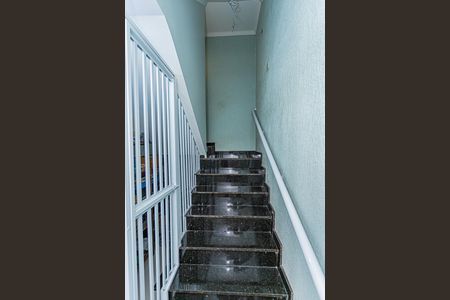 Casa à venda com 545m², 5 quartos e 3 vagas Casa à venda com 545m², 5 quartos e 3 vagasEscada